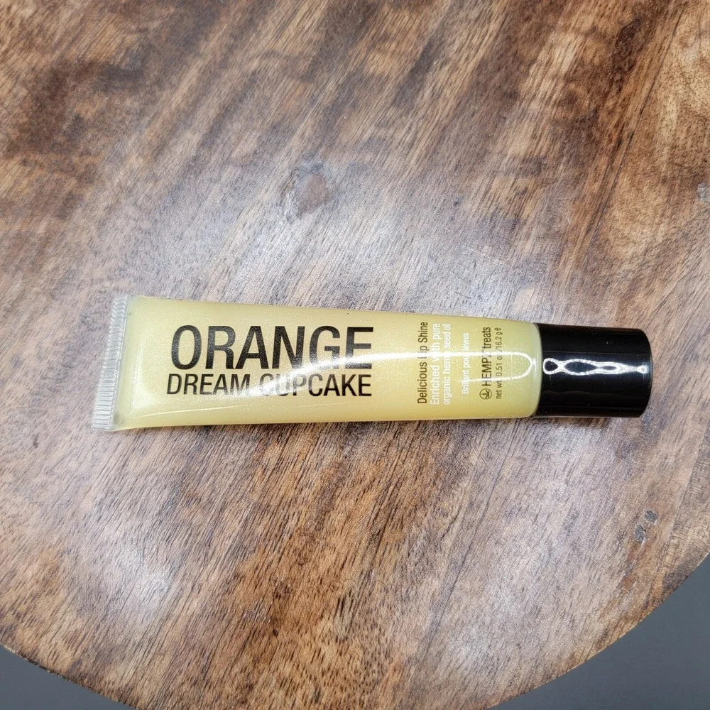 HEMPZ TREATS ( ORANGE DREAM CUPCAKE ) DELICIOUS LIP SHINE - NEW!